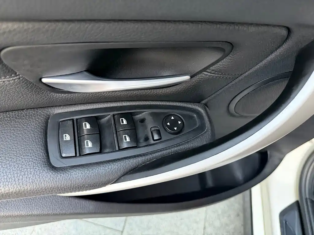 BMW 3 Series — миниатюра 7