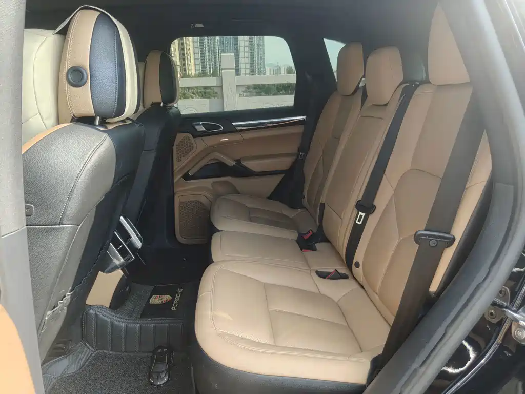 Porsche Cayenne — миниатюра 10