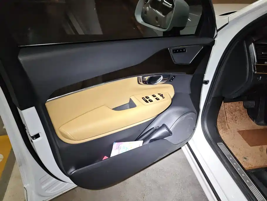 Volvo XC90 — миниатюра 7