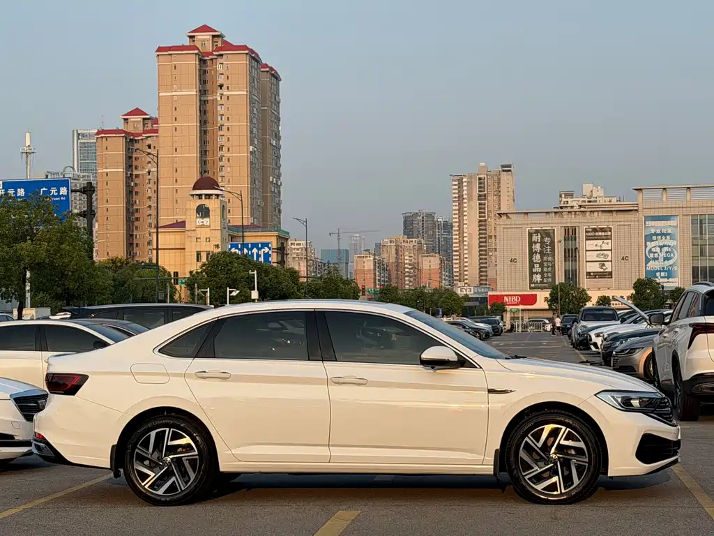Volkswagen Sagitar — миниатюра 6