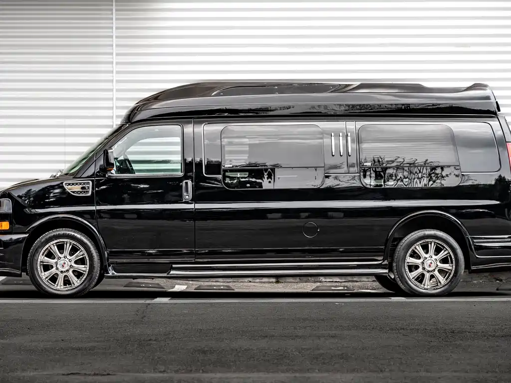 GMC Savana — миниатюра 2