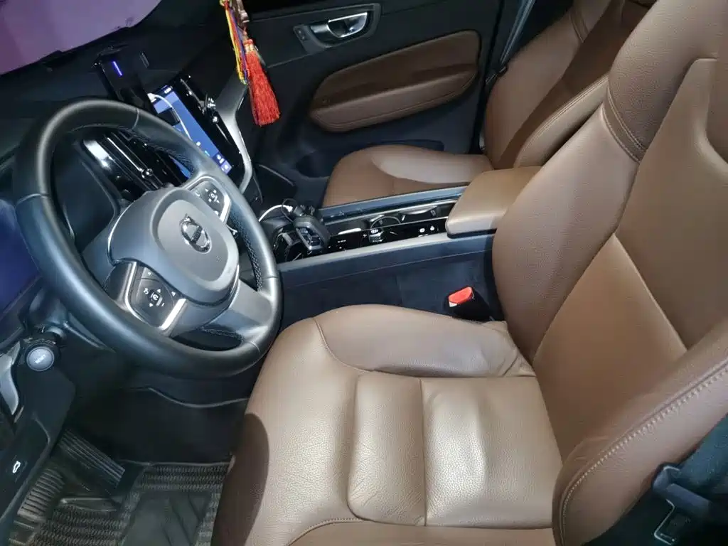 Volvo XC60 2025 B5 Luxury