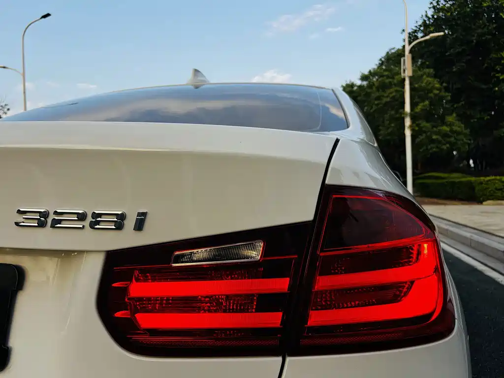 BMW 3 Series — миниатюра 9