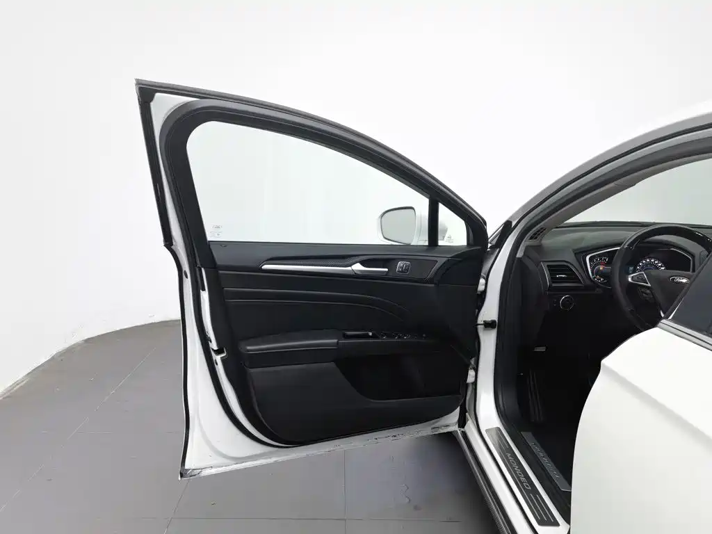 Ford Mondeo — миниатюра 8