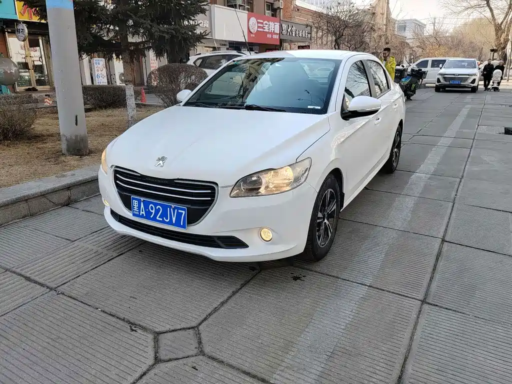Peugeot 301 1.6L Manual Comfort Edition, фото 3