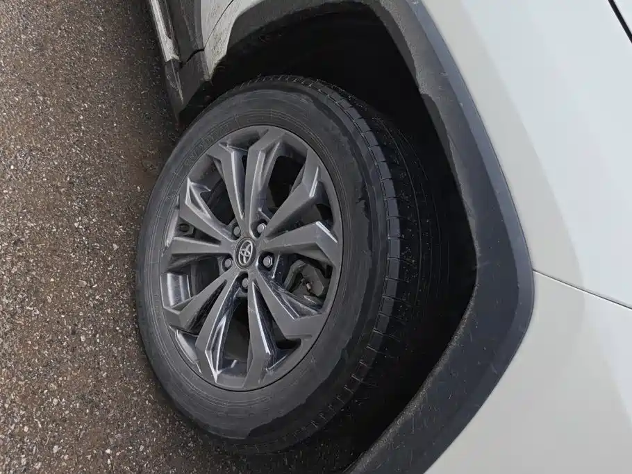Toyota RAV4 — миниатюра 6