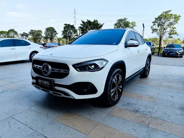 MERCEDES-BENZ GLA