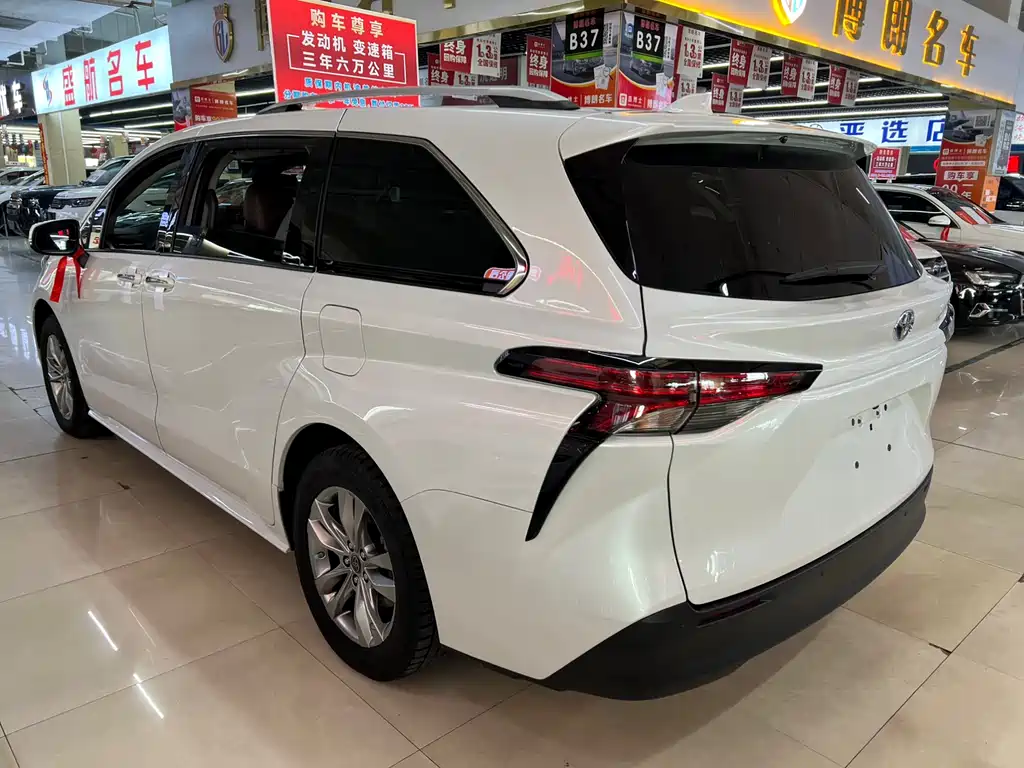 TOYOTA SIENNA