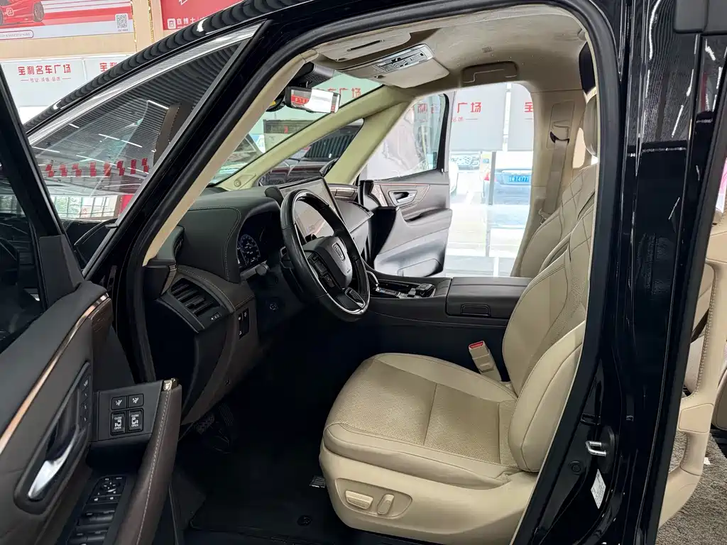 Toyota Vellfire — миниатюра 8
