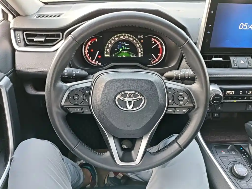 Toyota RAV4 — миниатюра 7