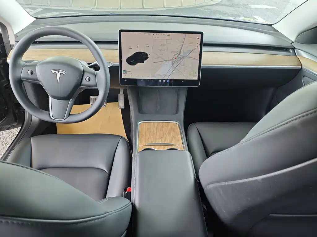 Tesla Model 3 — миниатюра 10