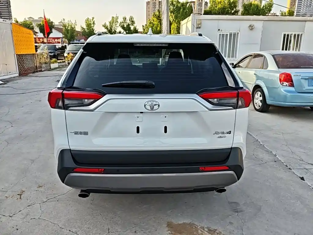 Toyota RAV4 — миниатюра 4