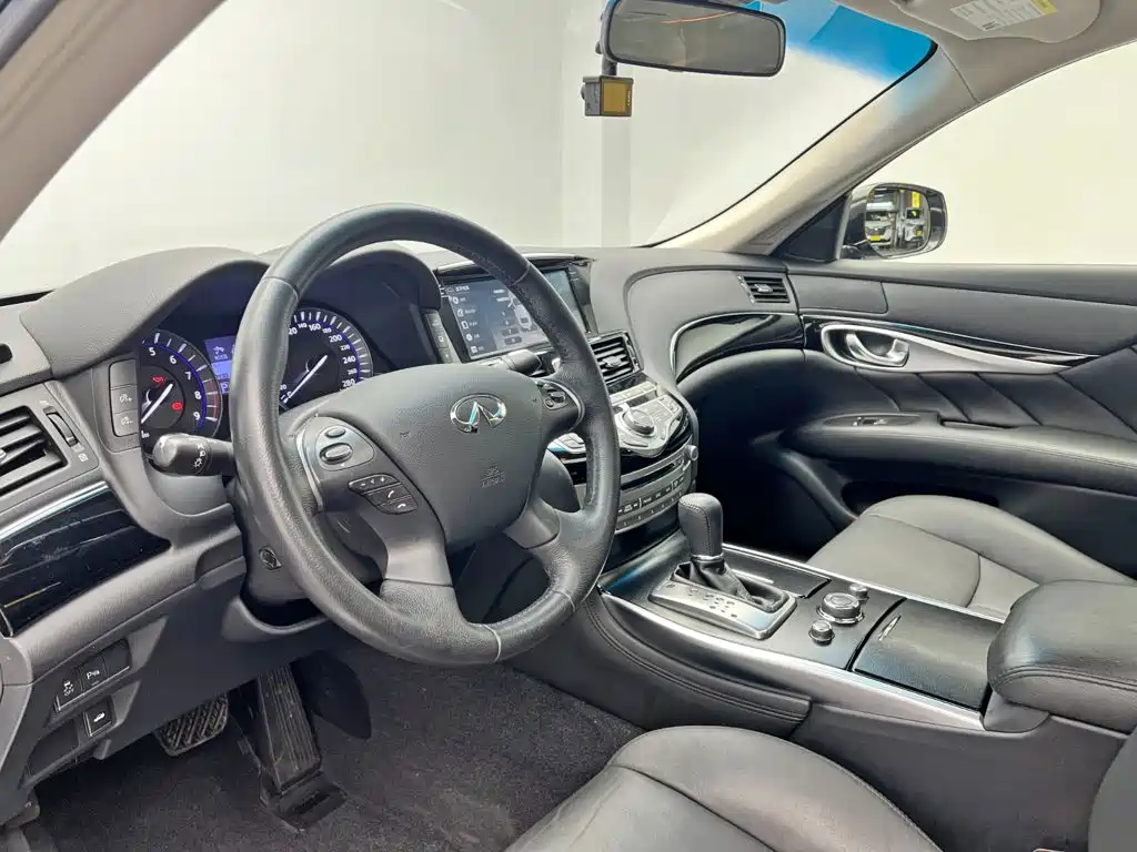 Infiniti Q70 — миниатюра 12