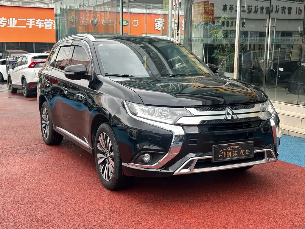 MITSUBISHI OUTLANDER