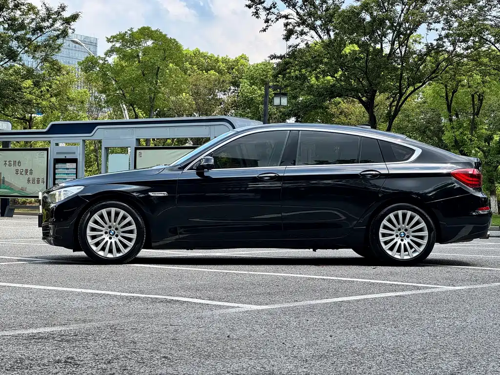 BMW 5 Series GT — миниатюра 7