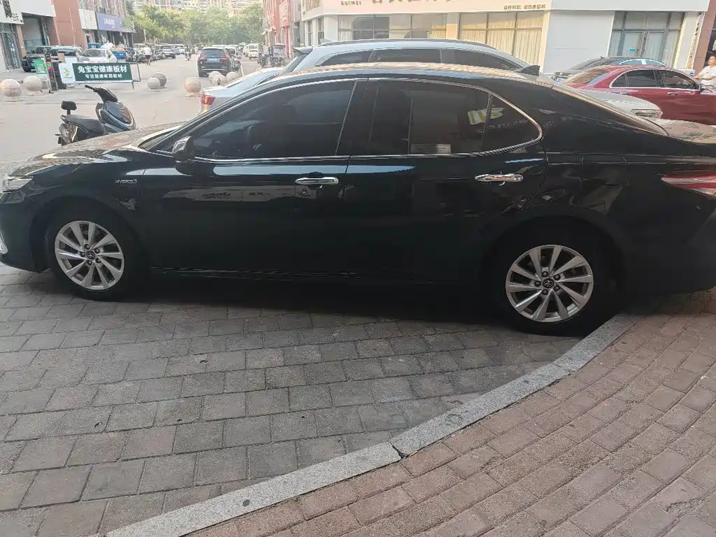 Toyota Camry — миниатюра 8