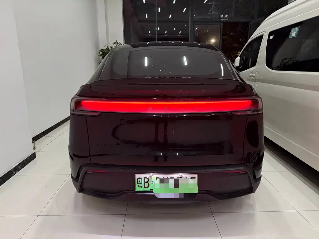 Tesla Model Y L — миниатюра 2