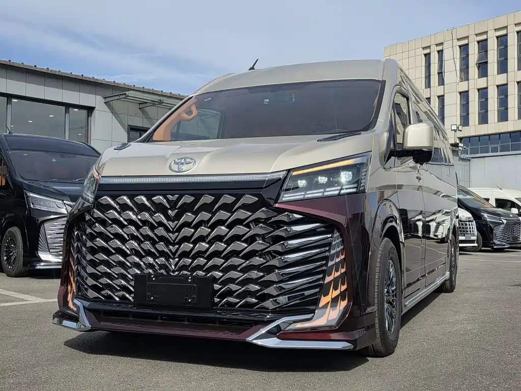 Toyota HiAce 2025 3.5L AT
