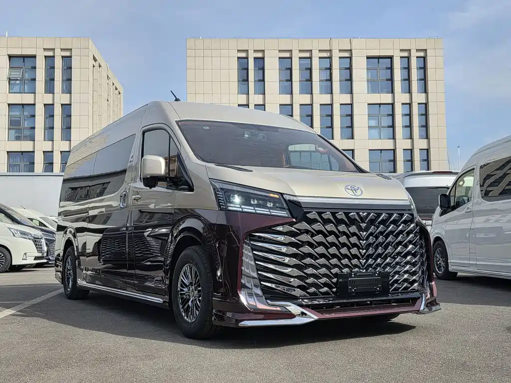 Toyota HiAce 2025 3.5L AT