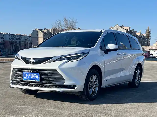 TOYOTA SIENNA 2025