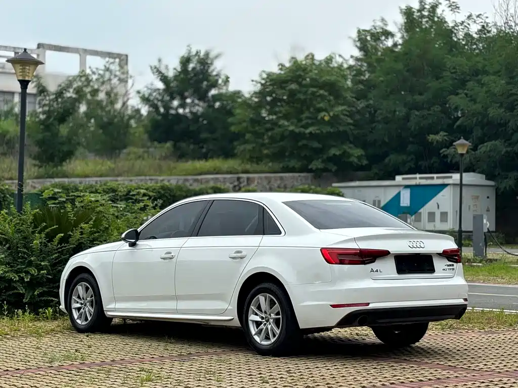 Audi A4L 2017 40 TFSI