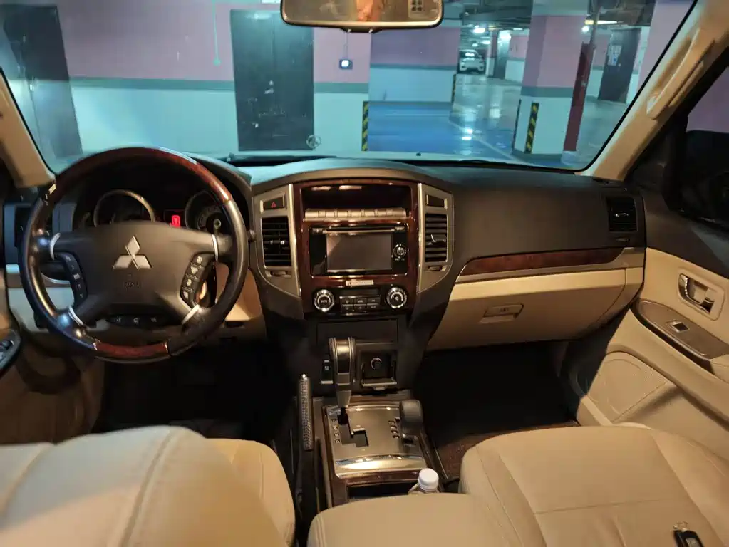 Mitsubishi Pajero (Import) — миниатюра 6