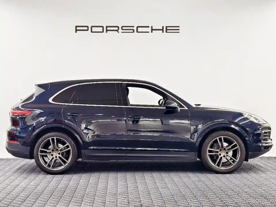 Porsche Cayenne — миниатюра 8