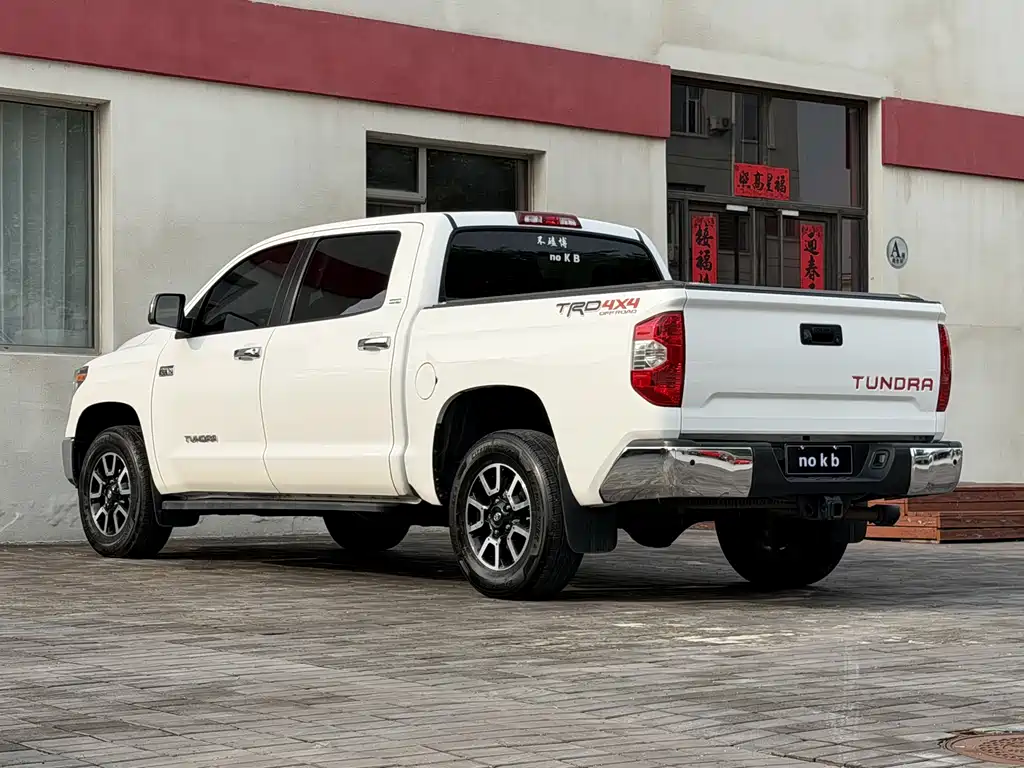 Toyota Tundra 2018 5.7L