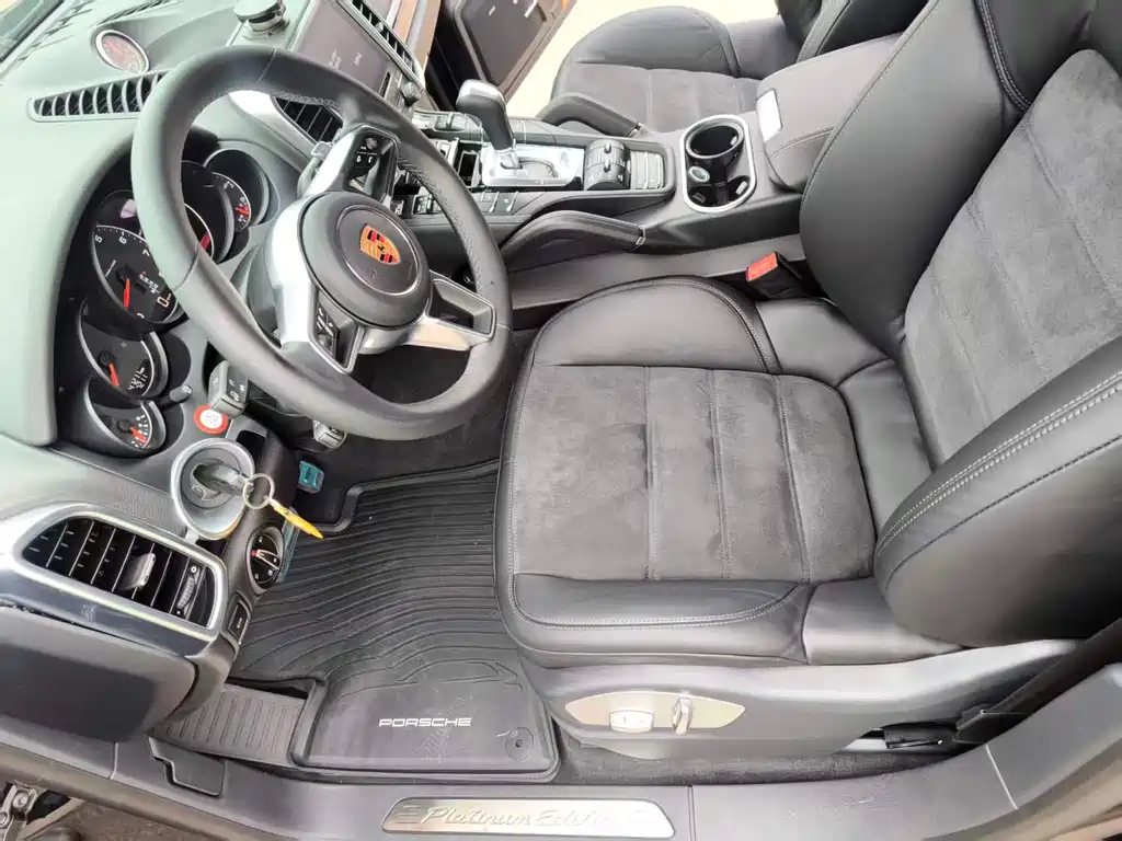 Porsche Cayenne — миниатюра 6