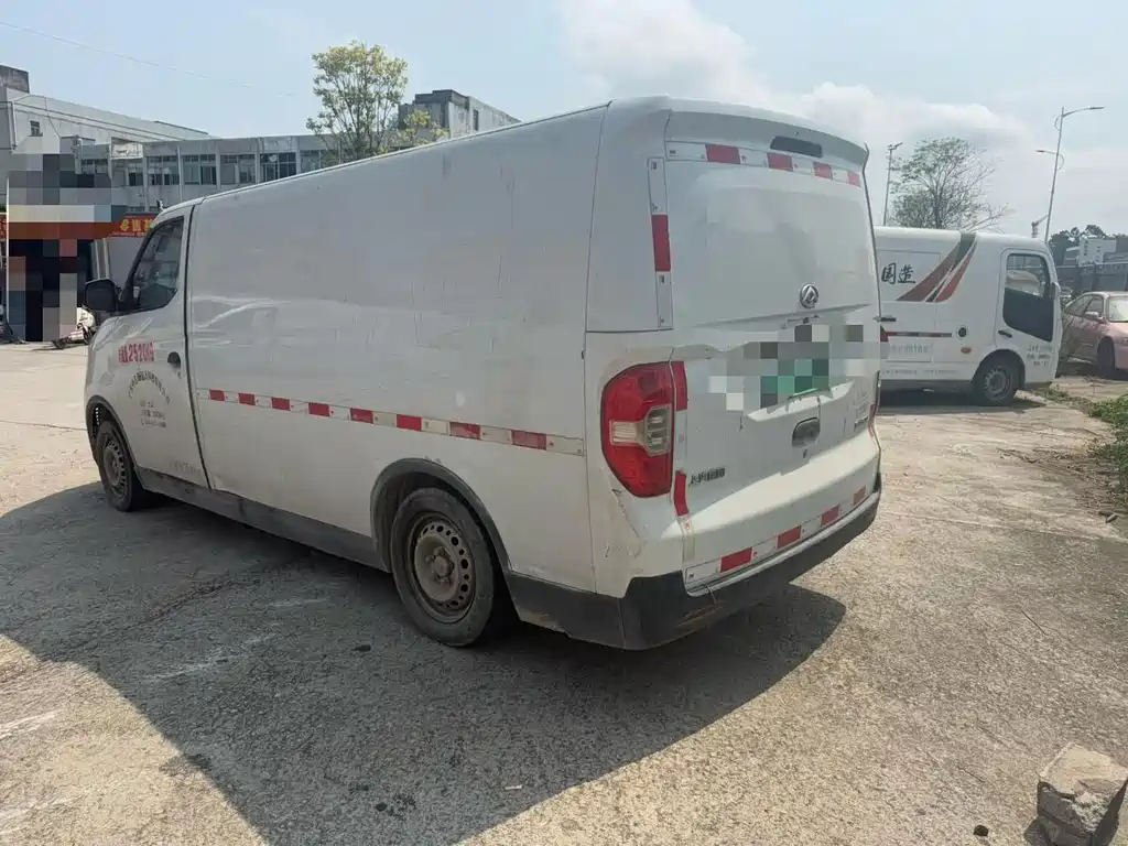 MAXUS EV30 — миниатюра 9