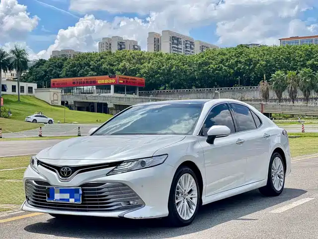 TOYOTA CAMRY 2020
