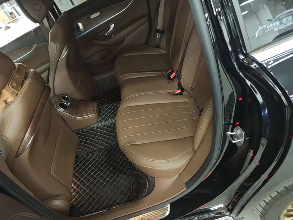 Mercedes-Benz E-Class — миниатюра 17