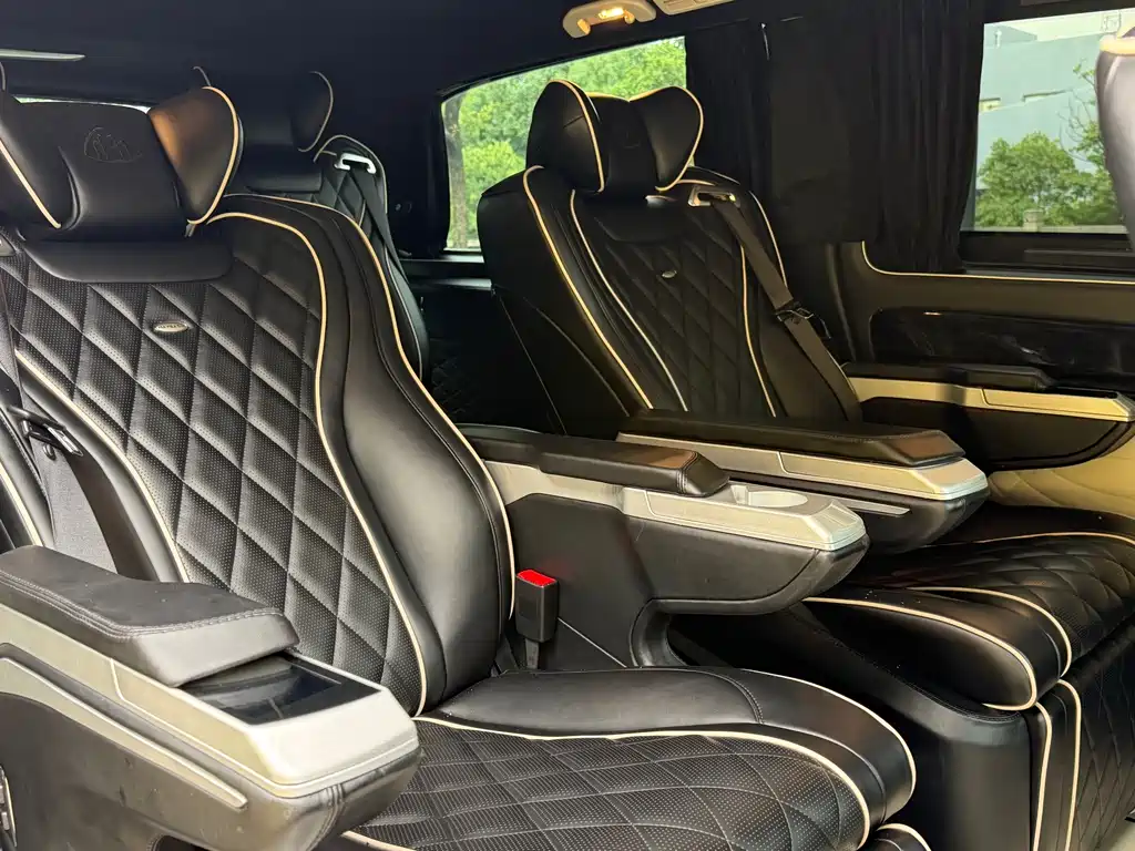 Mercedes-Benz Vito 2021 2.0T 9 мест