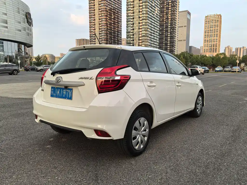 Toyota Yaris L — миниатюра 3
