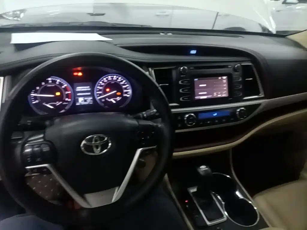 Toyota Highlander — миниатюра 10