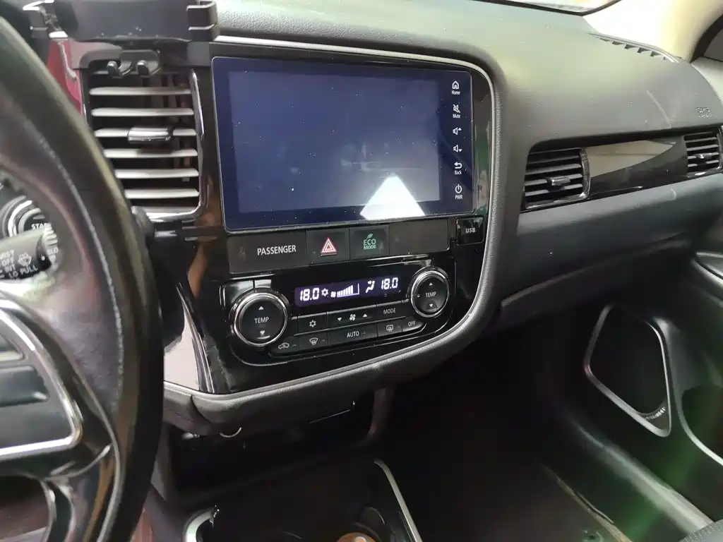 Mitsubishi Outlander — миниатюра 14
