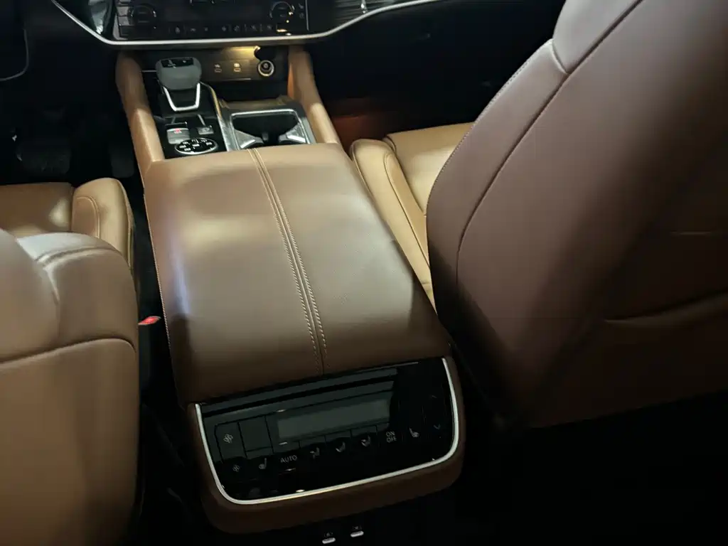 NISSAN EXPLORING THE LAND