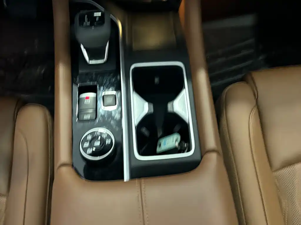 NISSAN EXPLORING THE LAND