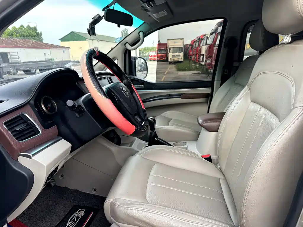Forthing Lingzhi M5L 1.6L 7 seats Luxury Type, фото 10