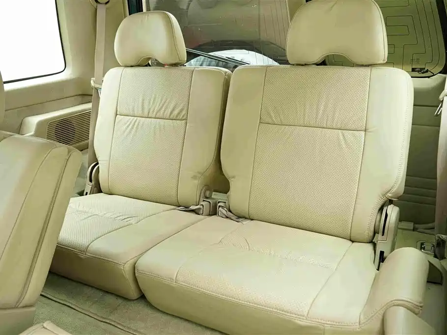 Nissan Patrol — миниатюра 15
