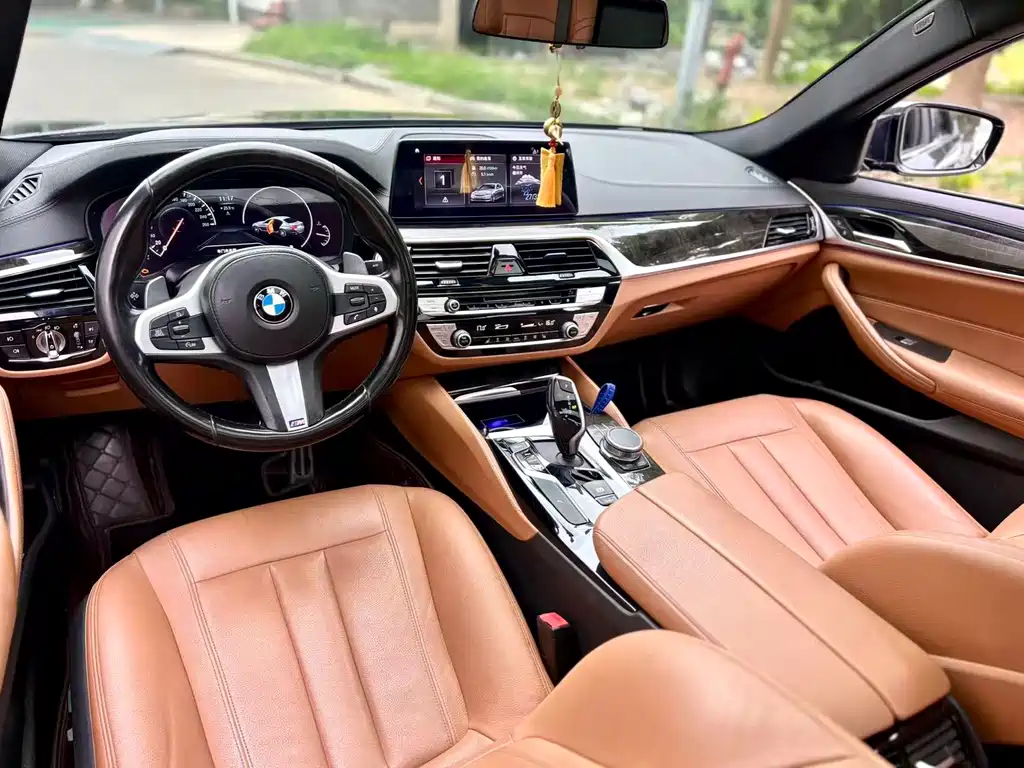 BMW 5 Series — миниатюра 9