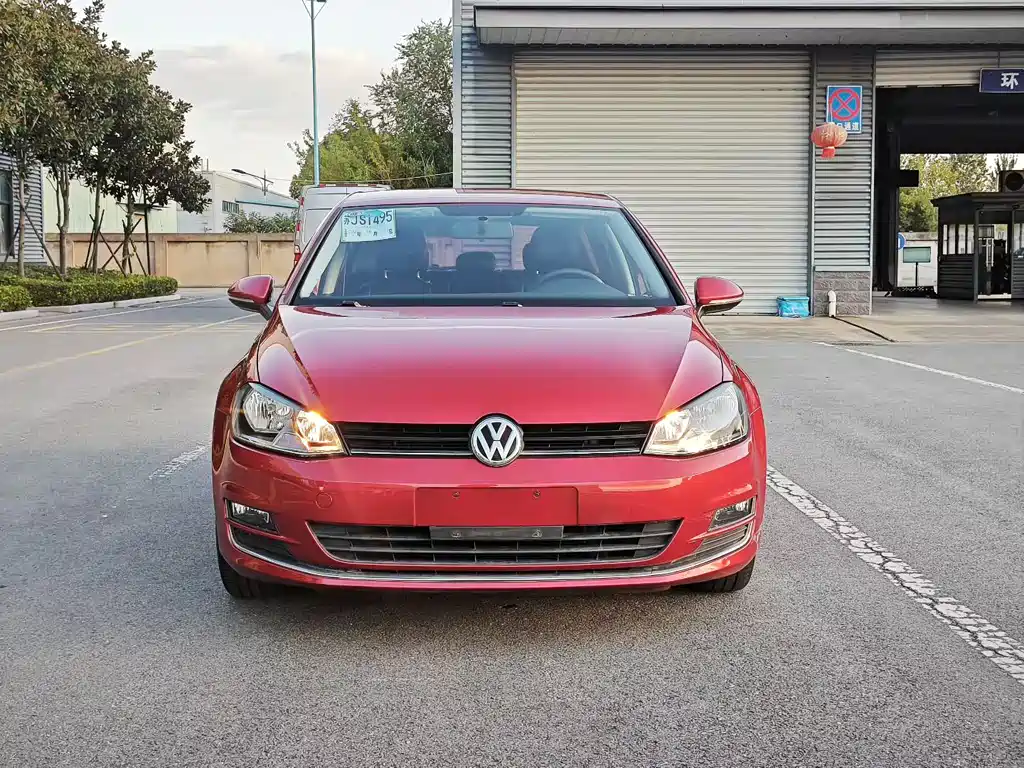VOLKSWAGEN GOLF