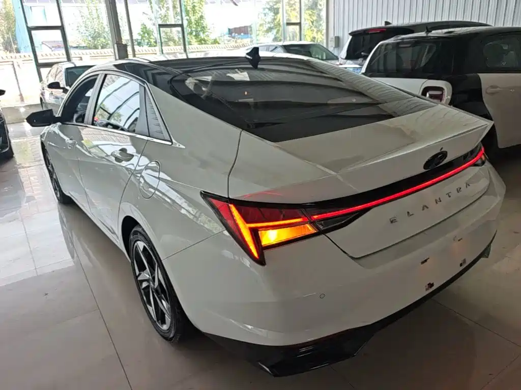 Hyundai Elantra — миниатюра 5