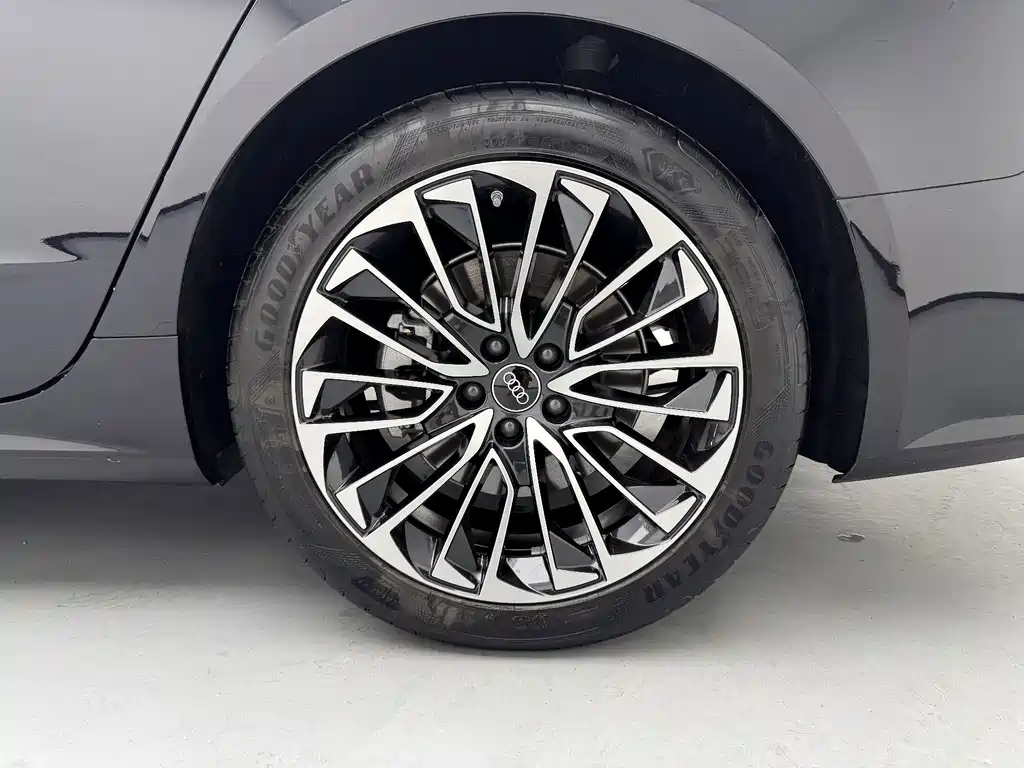 Audi A7L — миниатюра 7