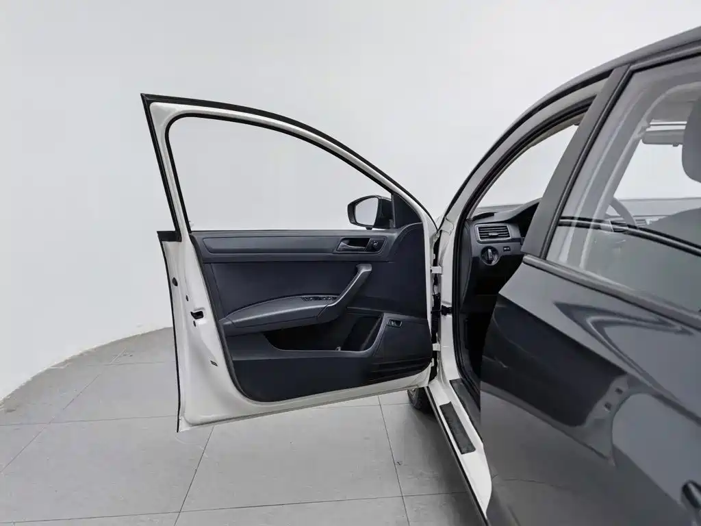 Volkswagen Santana — миниатюра 8