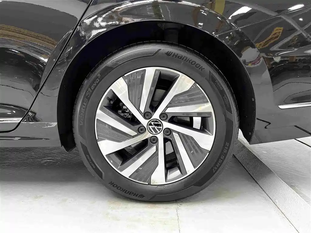 Volkswagen Passat PHEV — миниатюра 13
