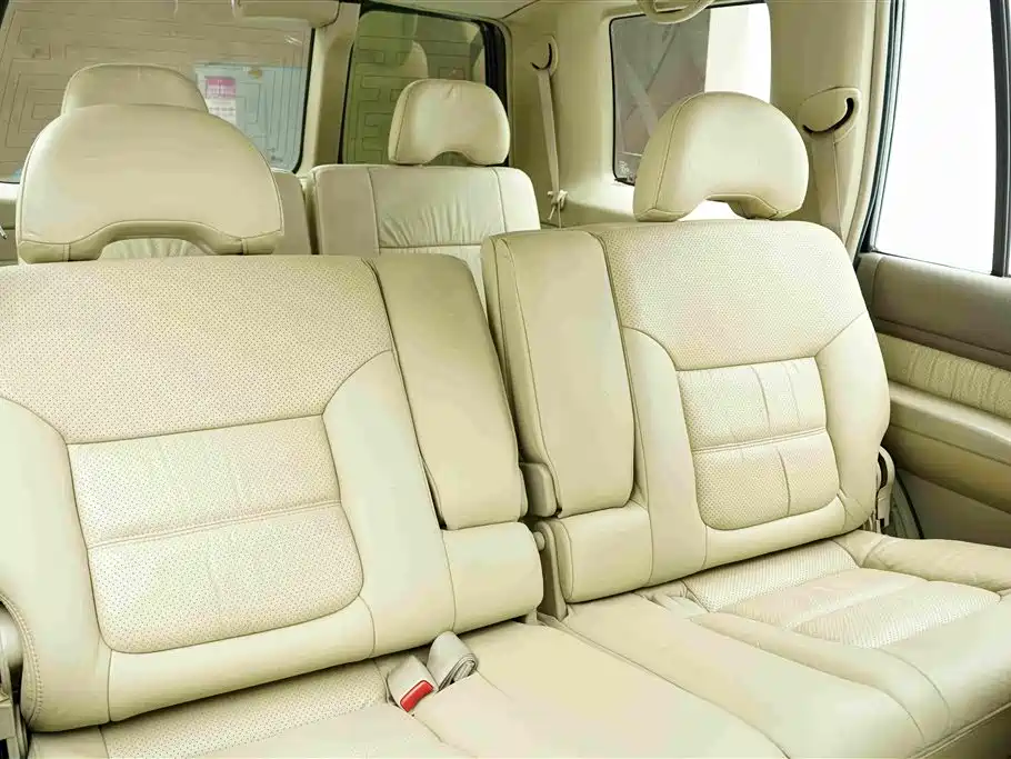 Nissan Patrol — миниатюра 20