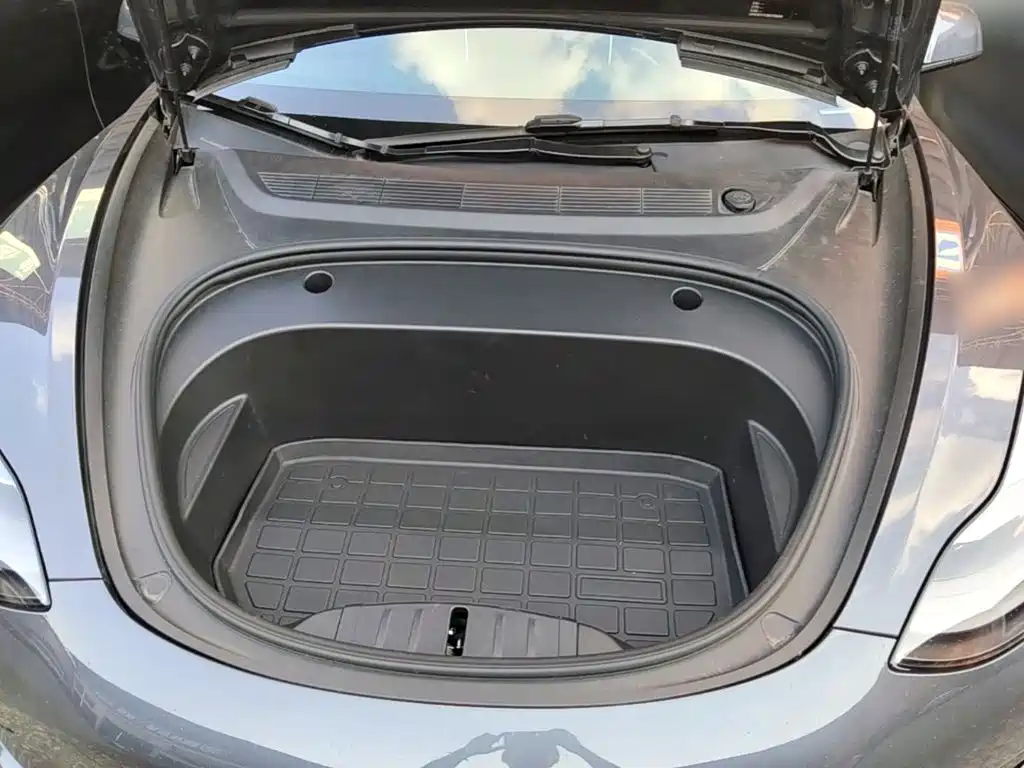 Tesla Model 3 — миниатюра 20