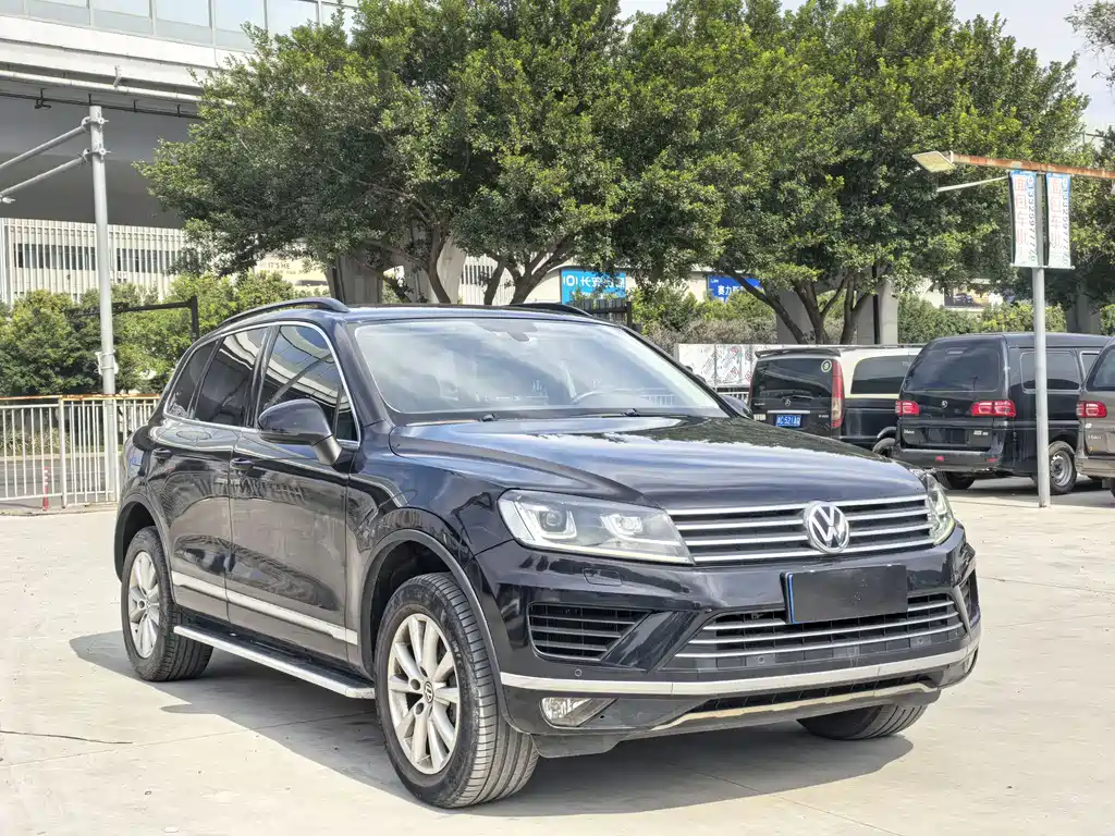 VOLKSWAGEN TOUAREG