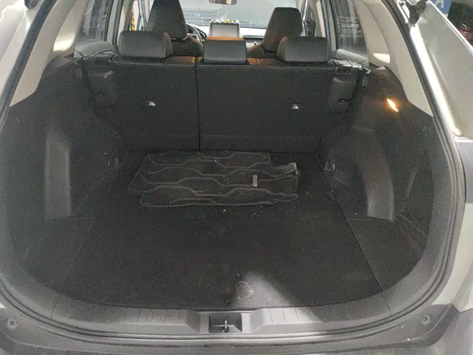 Toyota RAV4 — миниатюра 9
